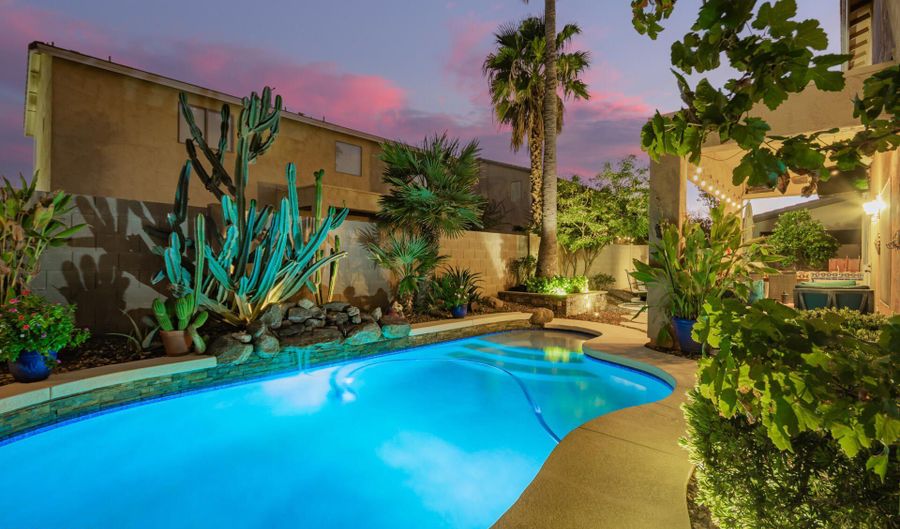 1481 E LAUREL Dr, Casa Grande, AZ 85122 - 5 Beds, 3 Bath