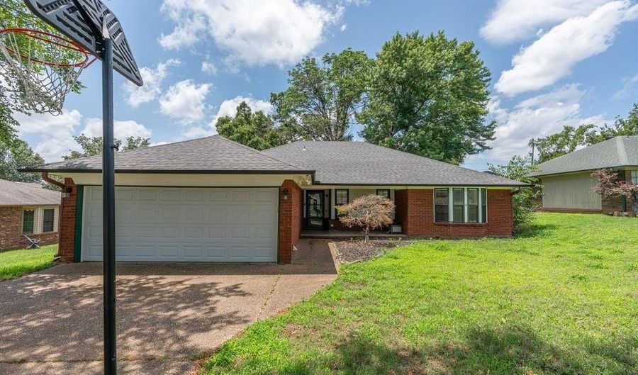 1421 Briarwood Dr, Alma, AR 72921 - 3 Beds, 2 Bath