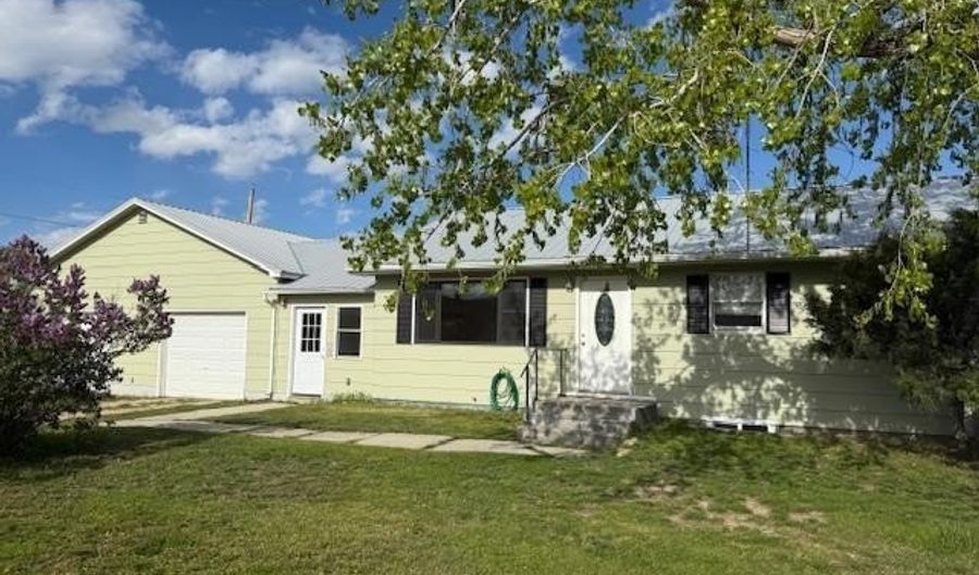 221 Fir St, Buffalo, WY 82834 - 4 Beds, 2 Bath