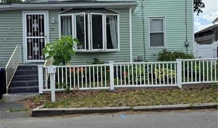 18 Glen St, East Providence, RI 02915 - 3 Beds, 1 Bath