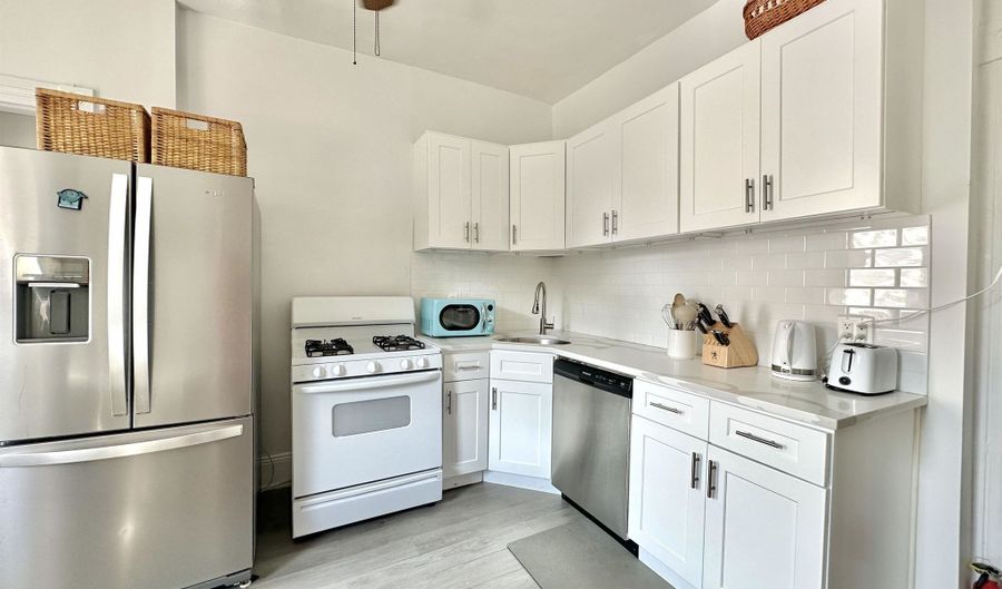 236 BROADWAY Fl. 2, Bayonne, NJ 07002 - 2 Beds, 1 Bath