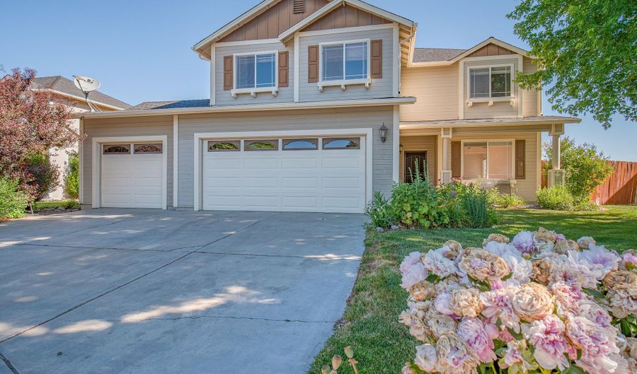 1372 Petar Ln, Gardnerville, NV 89410 - 4 Beds, 3 Bath