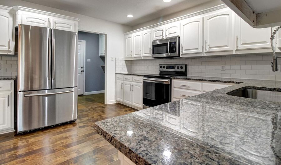 208 James St, Aledo, TX 76008 - 3 Beds, 2 Bath