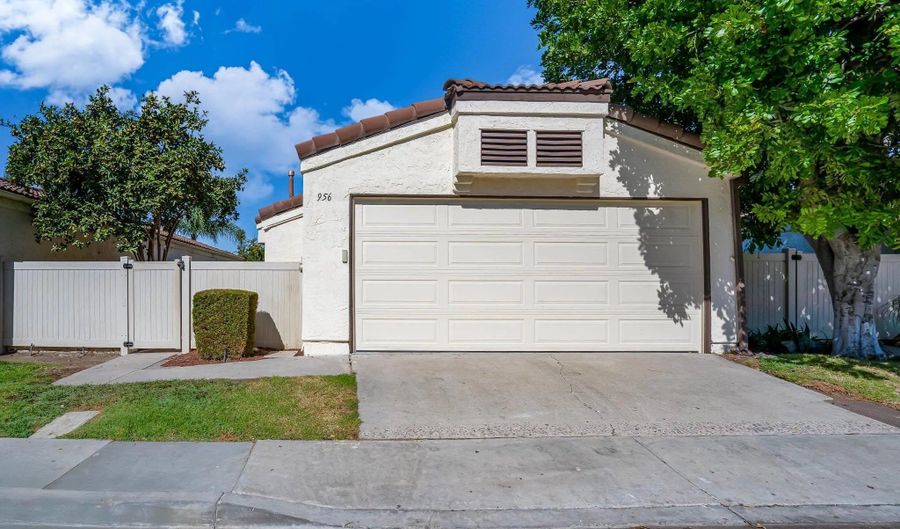 956 S 45Th St, San Diego, CA 92113 - 3 Beds, 2 Bath