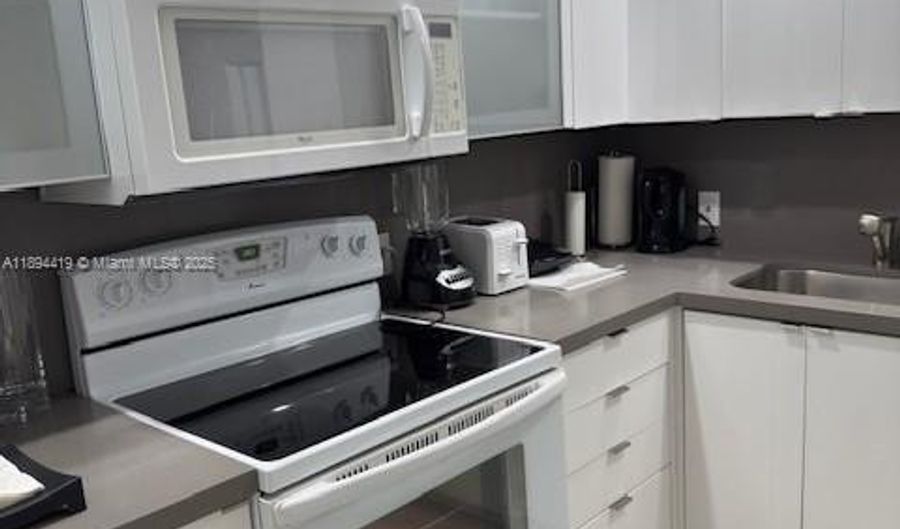 3625 N Country Club Dr 2305, Aventura, FL 33180 - 1 Beds, 2 Bath
