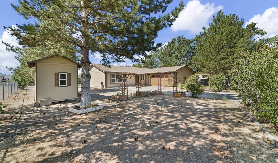 102 Ring Rd, Dayton, NV 89403 - 3 Beds, 2 Bath