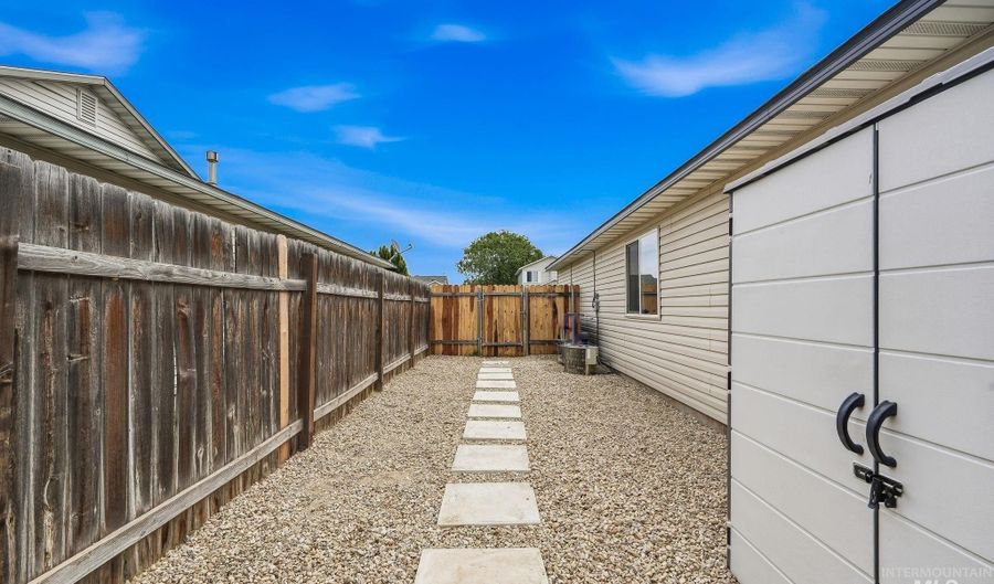 5512 Crimson Ave, Caldwell, ID 83607 - 3 Beds, 2 Bath