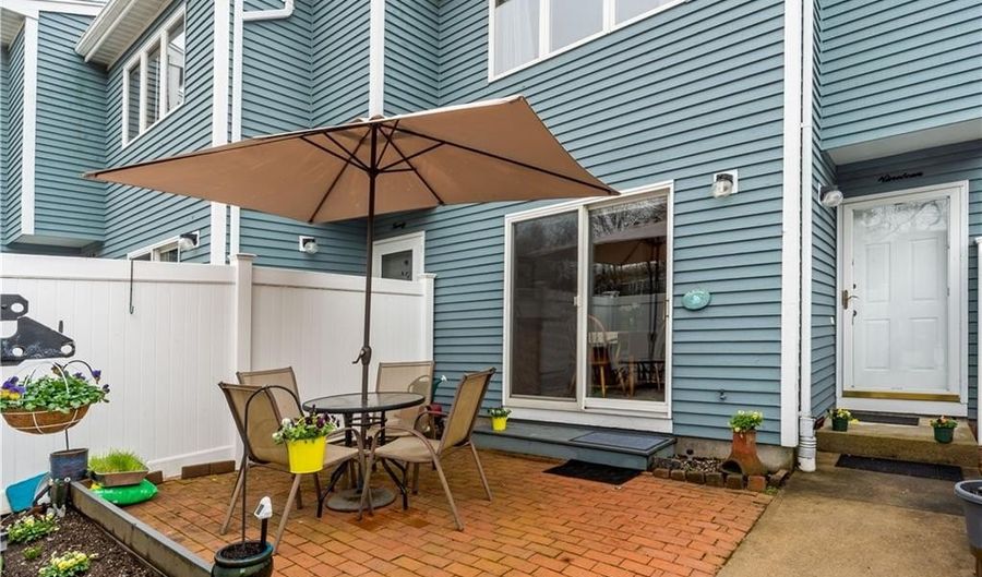 50 S Bay Dr 19, Narragansett, RI 02882 - 2 Beds, 2 Bath