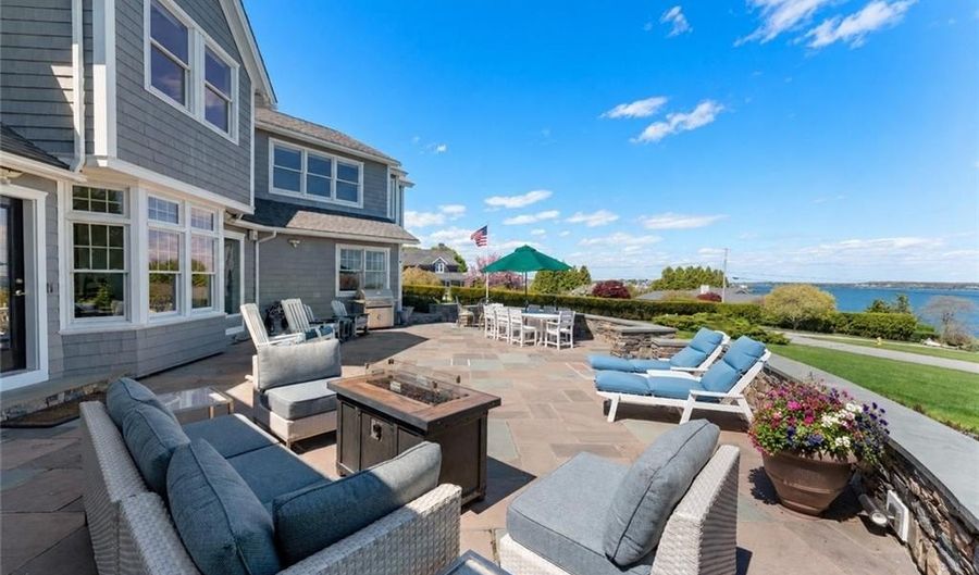 75 N Cliff Dr, Narragansett, RI 02882 - 5 Beds, 4 Bath