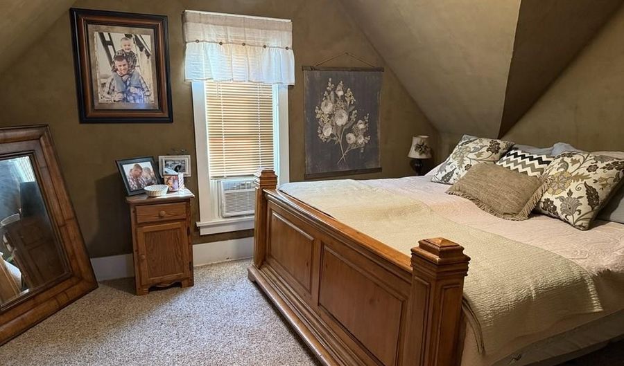 1409 13th St, Aurora, NE 68818 - 3 Beds, 2 Bath