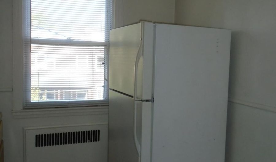 29 N SYMINGTON Ave 2ND FLOOR, Baltimore, MD 21228 - 1 Beds, 1 Bath