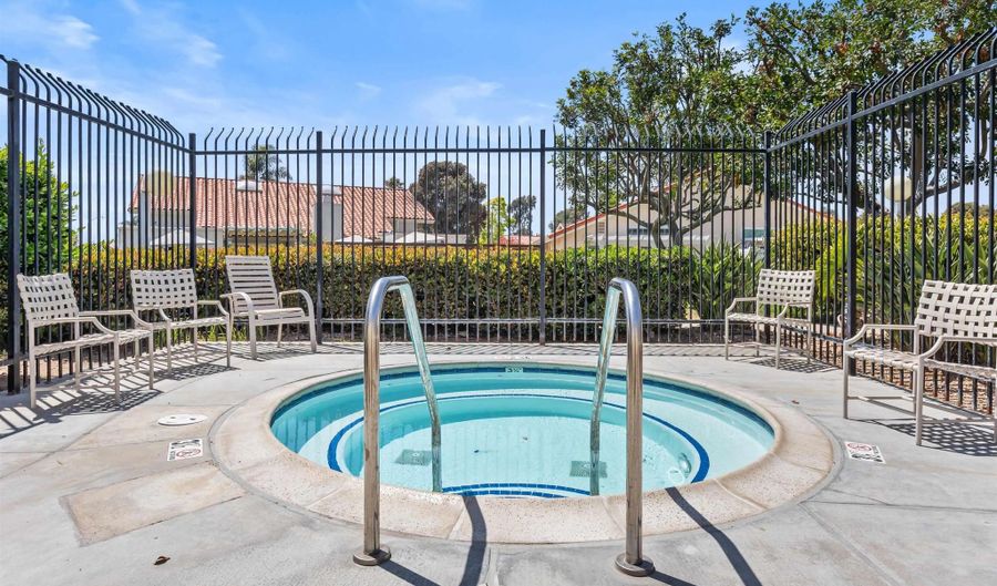 808 Caminito Azul, Carlsbad, CA 92011 - 2 Beds, 2 Bath