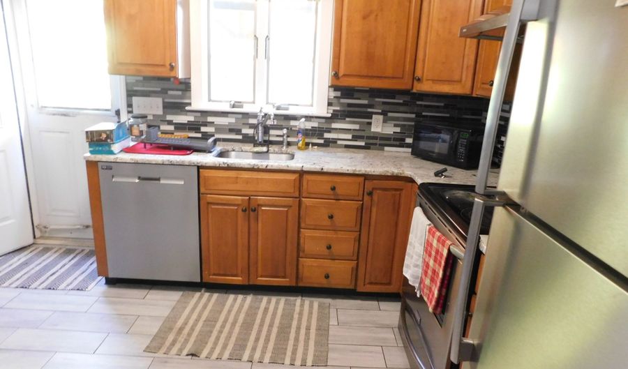 8 Tilden Rd, Danbury, CT 06810 - 3 Beds, 2 Bath