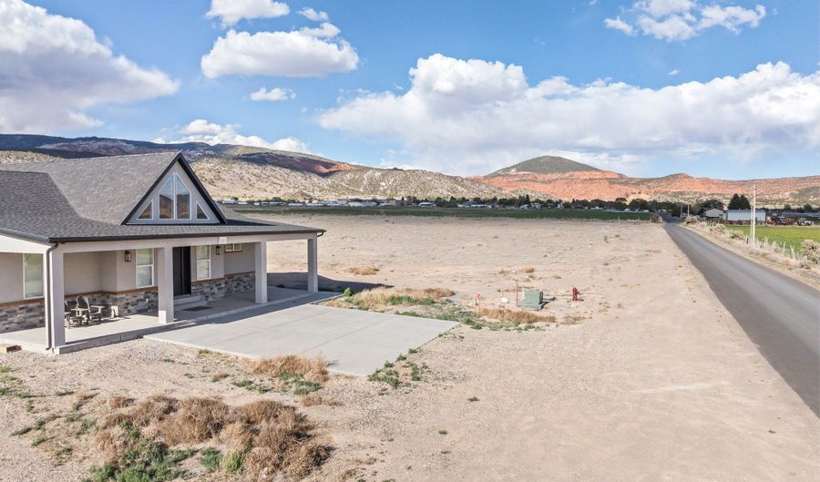 1036 W CHADS Rd, Bicknell, UT 84715 - 3 Beds, 2 Bath