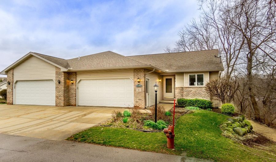 1 Fairview Trl, Waunakee, WI 53597 - 3 Beds, 3 Bath