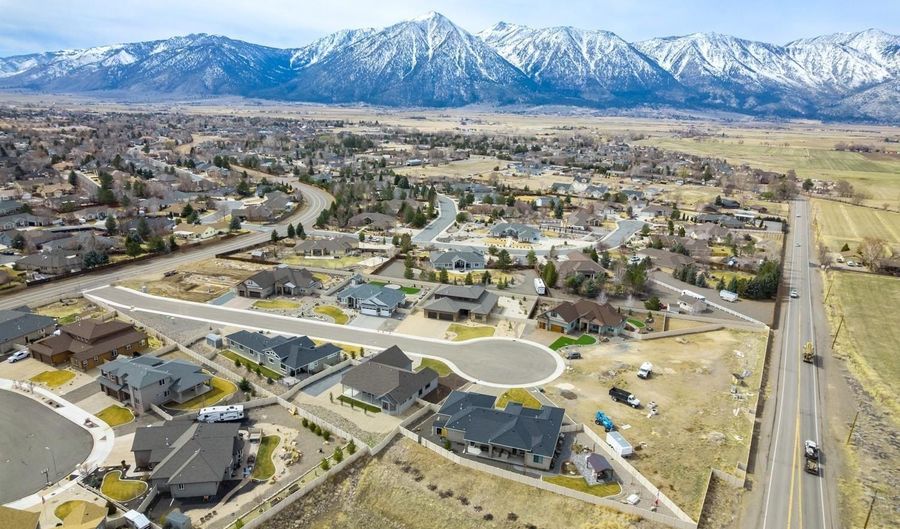 911 Holstein Ct, Gardnerville, NV 89460 - 4 Beds, 4 Bath