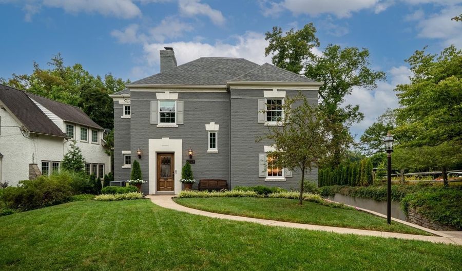 3729 Broadview Dr, Cincinnati, OH 45208 - 3 Beds, 3 Bath