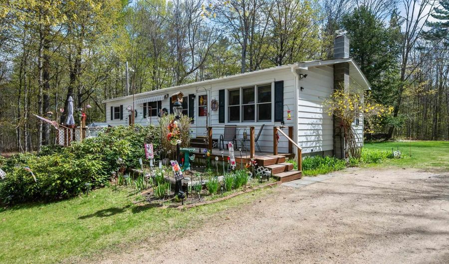 95 Albany Ave, Bartlett, NH 03812 - 2 Beds, 1 Bath