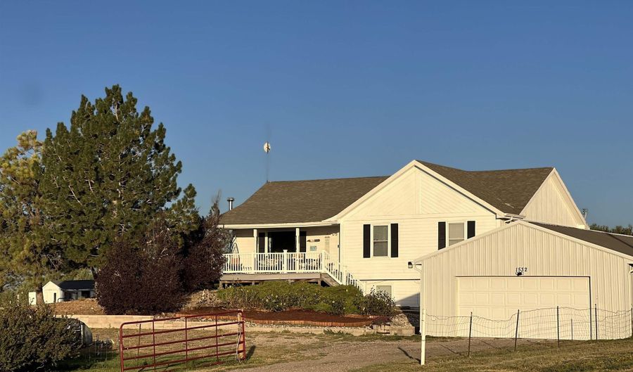 1532 SKYWAY Ave, Cheyenne, WY 82009 - 4 Beds, 3 Bath