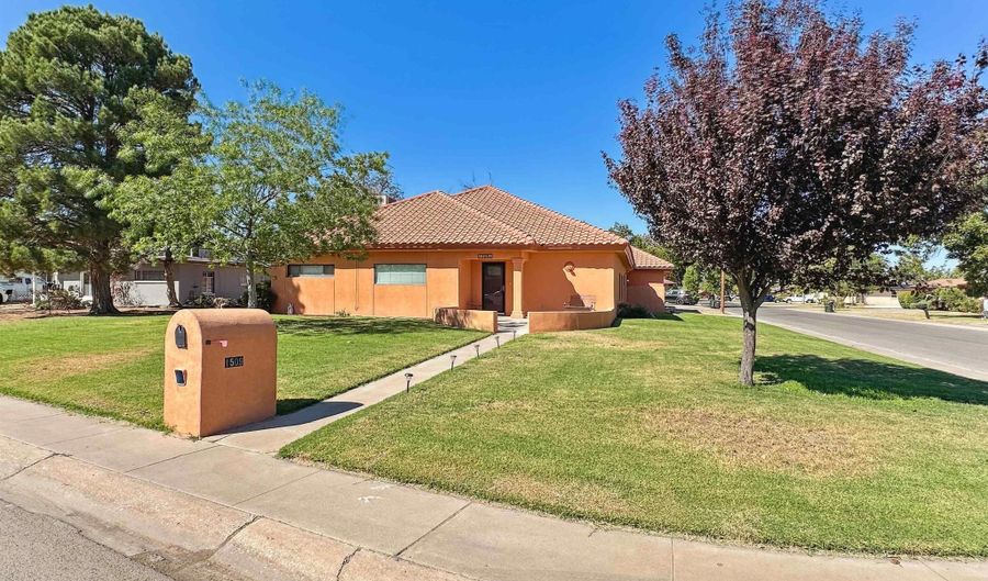 1509 Monroe St, Carlsbad, NM 88220 - 4 Beds, 3 Bath