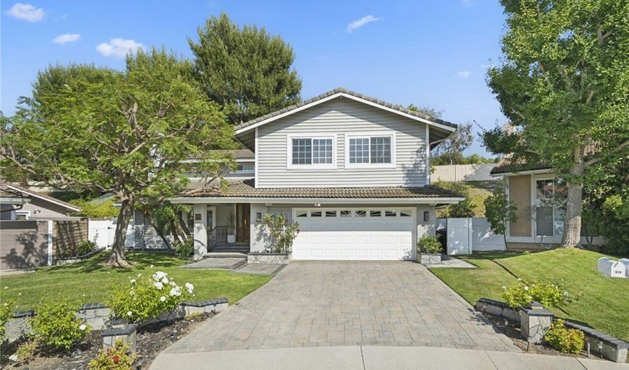 994 S La Salle Cir, Anaheim, CA 92807 - 5 Beds, 4 Bath