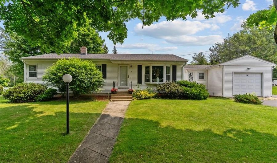 18 La Fazia Dr, Johnston, RI 02919 - 3 Beds, 1 Bath
