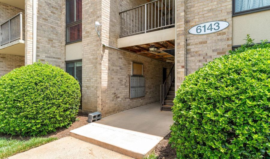 6143 EDSALL Rd J, Alexandria, VA 22304 - 2 Beds, 2 Bath
