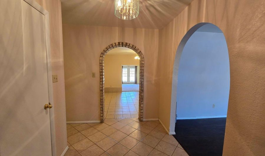 5002 Los Nogales Dr, Carlsbad, NM 88220 - 3 Beds, 3 Bath