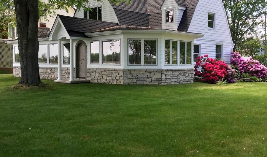 206 Edgewater Dr, Algonac, MI 48001 - 4 Beds, 2 Bath