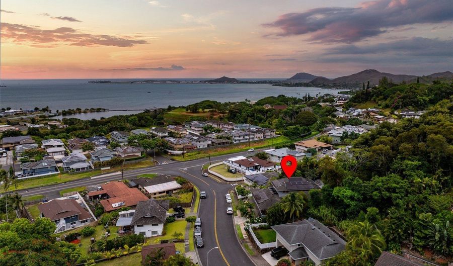 45-020 Namoku St, Kaneohe, HI 96744 - 4 Beds, 5 Bath