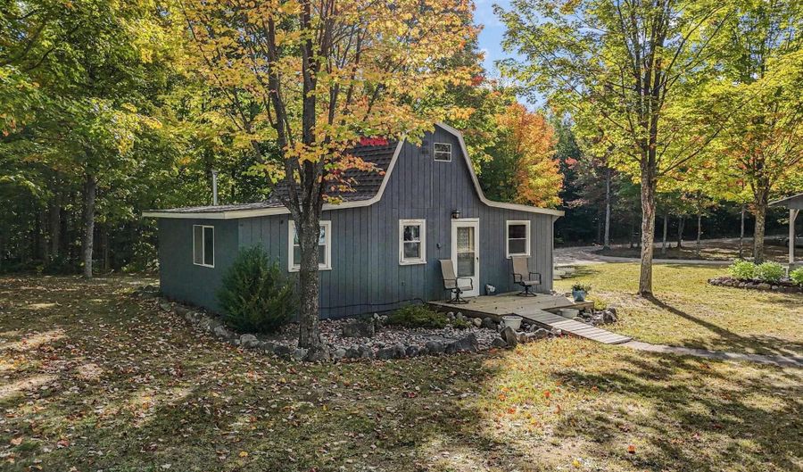 554 Westwood Rd NW, Alden, MI 49612 - 3 Beds, 3 Bath