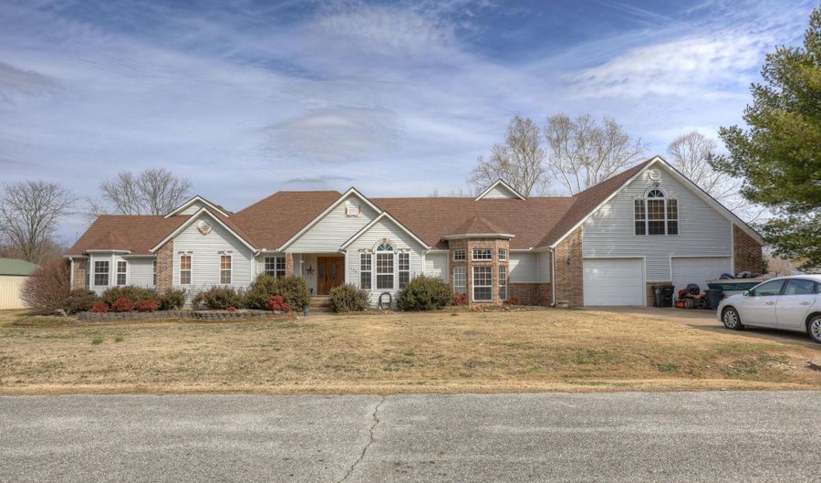 129 Riverview Dr, Anderson, MO 64831 - 4 Beds, 4 Bath