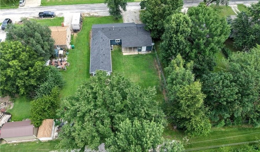 233 W 5th St, Adrian, MO 64720 - 5 Beds, 2 Bath