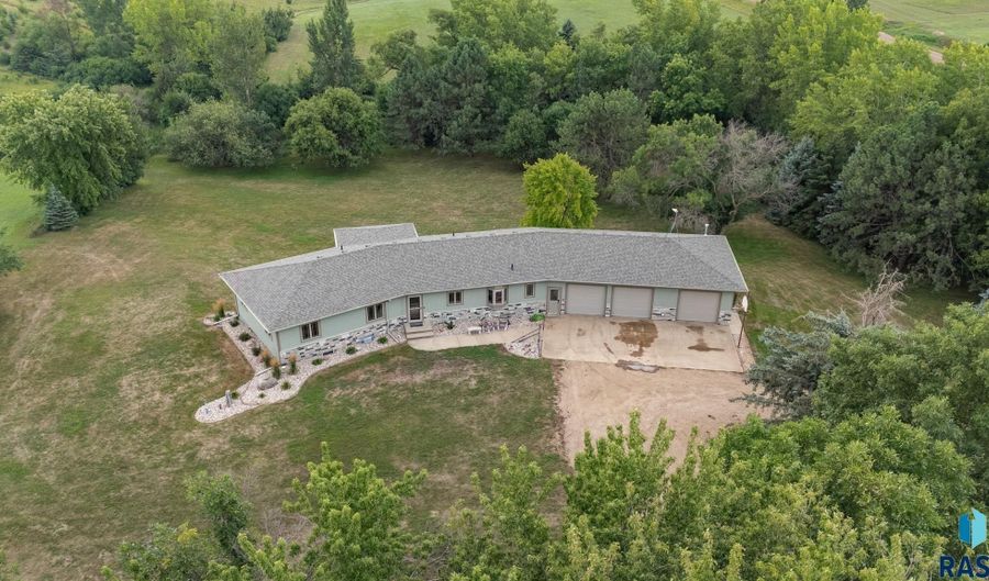 25876 481st Ave, Brandon, SD 57005 - 5 Beds, 4 Bath