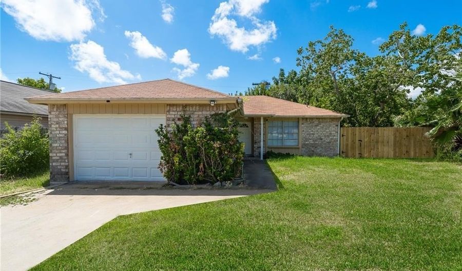113 Pelican, Aransas Pass, TX 78336 - 3 Beds, 2 Bath