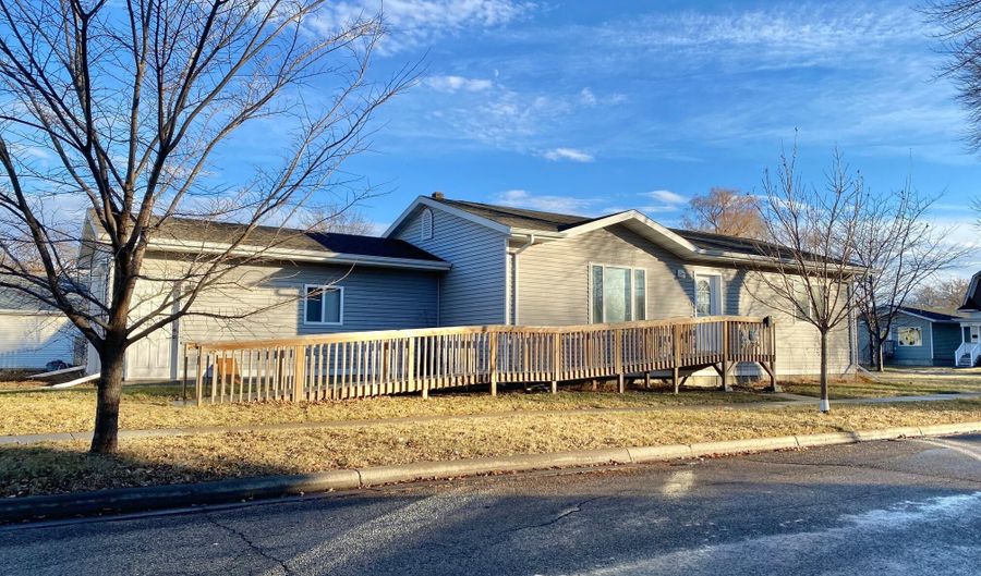 201 NE 3rd Ave, Aberdeen, SD 57401 - 2 Beds, 1 Bath