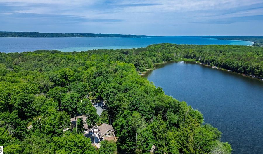 7105 SE Torch Lake Dr, Alden, MI 49612 - 4 Beds, 3 Bath