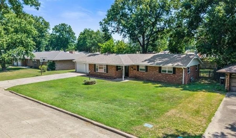 1418 Harris Dr, Bartlesville, OK 74006 - 3 Beds, 3 Bath