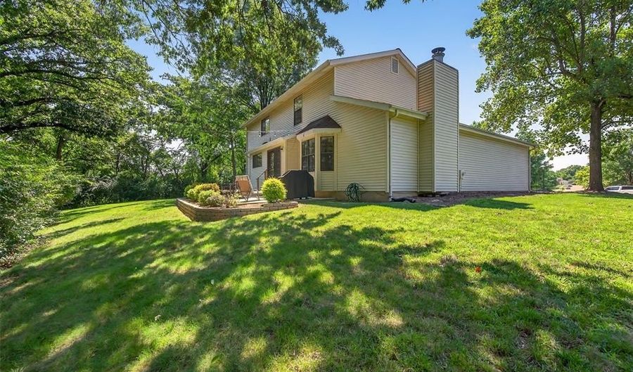 554 Lering Ct, Ballwin, MO 63011 - 4 Beds, 3 Bath