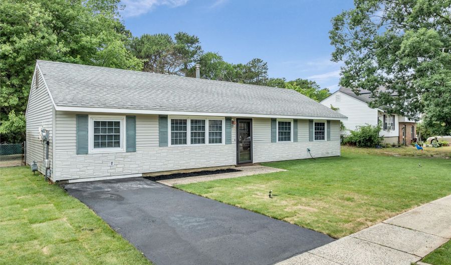 23 Georgetown Blvd, Barnegat, NJ 08005 - 4 Beds, 2 Bath