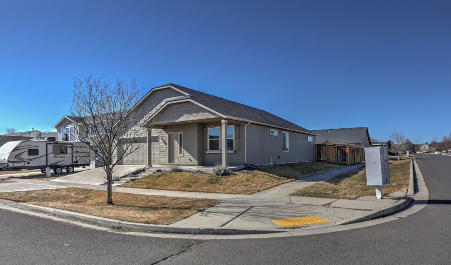 1006 S Antelope St, Airway Heights, WA 99224 - 3 Beds, 2 Bath