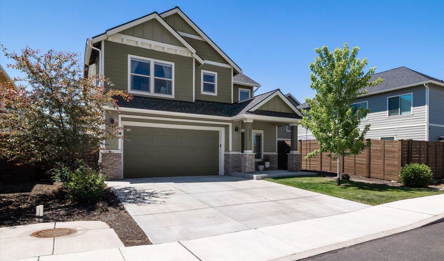 20571 Rolen Ave, Bend, OR 97702 - 3 Beds, 3 Bath