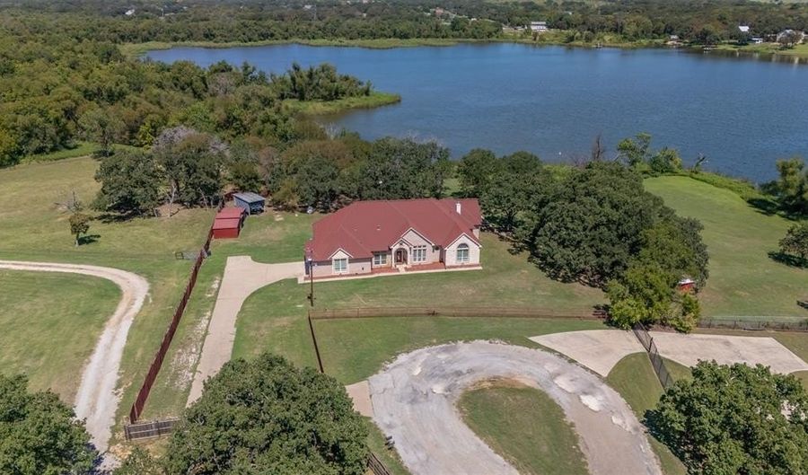 1701 W Lake Shore Dr, Alvarado, TX 76009 - 3 Beds, 3 Bath