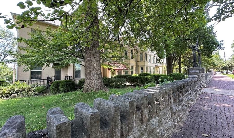 417 Prospect St G, Alton, IL 62002 - 2 Beds, 2 Bath