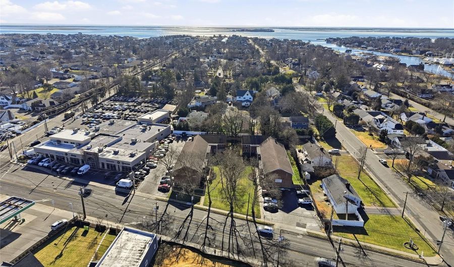 297 Merrick Rd D 1, Amityville, NY 11701 - 1 Beds, 1 Bath