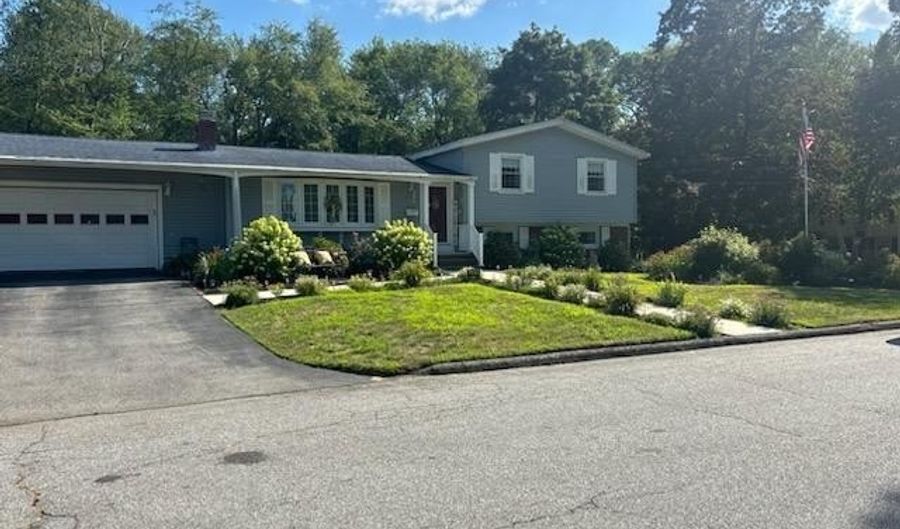 200 Brookwood Rd, Warwick, RI 02889 - 3 Beds, 2 Bath