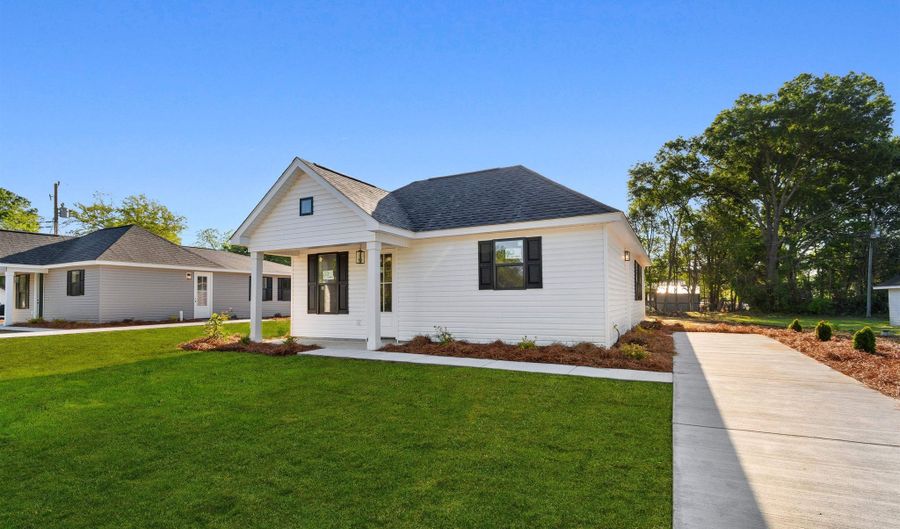 210 N Morgan Ave, Andrews, SC 29510 - 3 Beds, 2 Bath