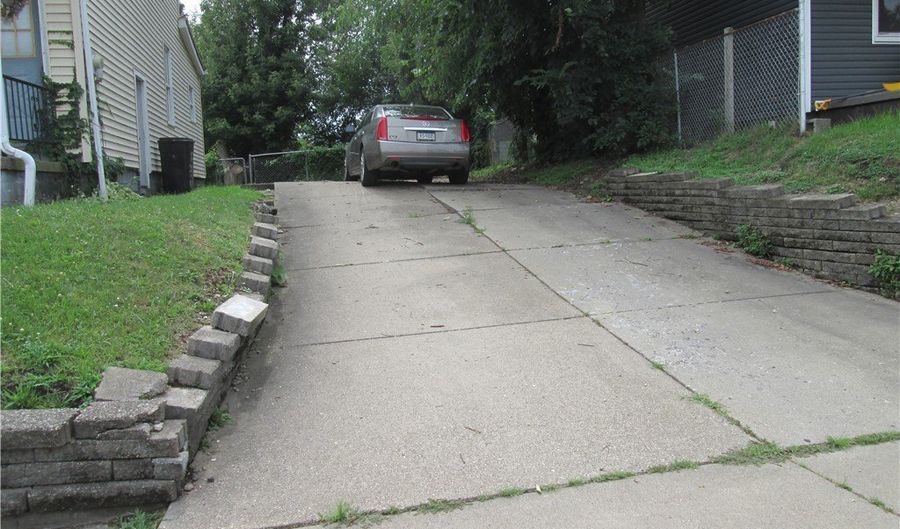 127 Maplewood Ave, Ambridge, PA 15003 - 3 Beds, 0 Bath