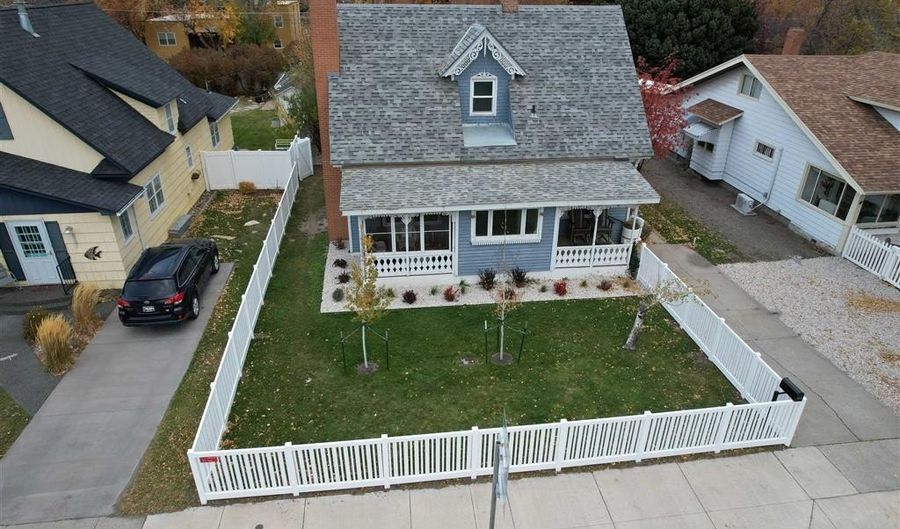 913 Sheridan Ave, Cody, WY 82414 - 3 Beds, 3 Bath