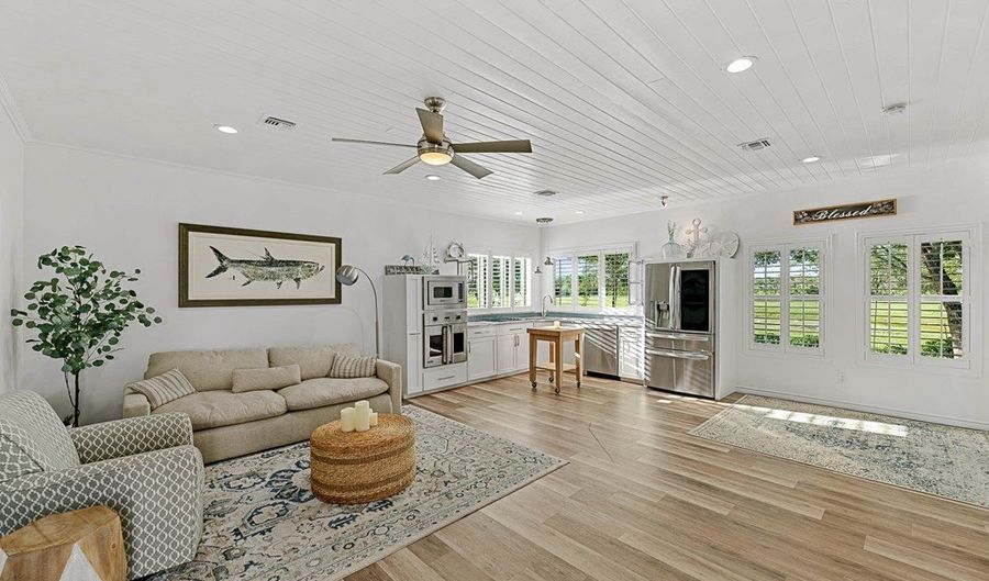 25 Augusta, Aransas Pass, TX 78336 - 1 Beds, 2 Bath